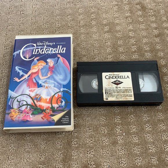 Walt Disney’s Cinderella Classic VHS and Box - Picture 1 of 4